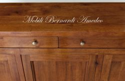 Credenza artigianale realizzata in noce massiccio con 3 ante stile piemontese